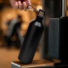 Botella de Aluminio Negra con Tapa Rosca y Mosquetón – Personalizada con tu Logo